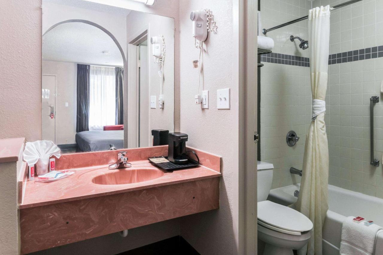 Econo Lodge Γκέινσβιλ Εξωτερικό φωτογραφία